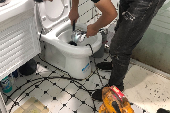 感城镇疏通下水道