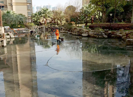感城镇景观池淤泥清理